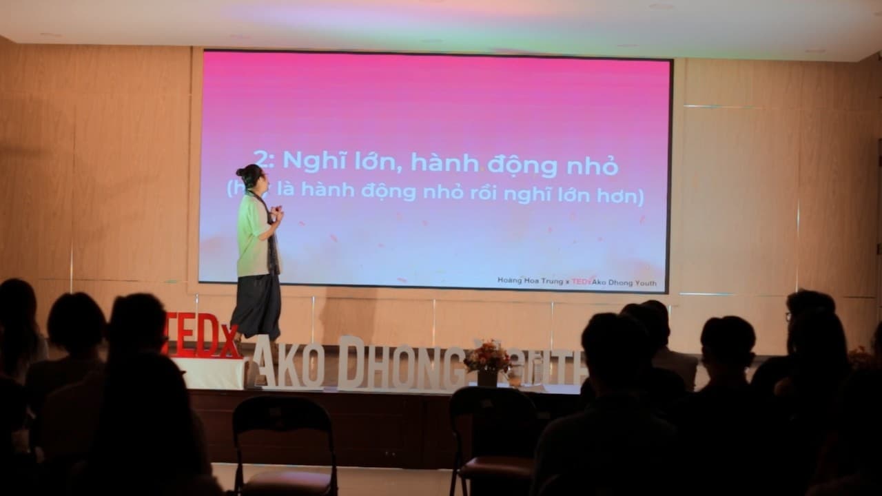 Nhìn rộng thế giới. Nghĩ lớn từ những việc nhỏ | Hoàng Hoa Trung | TEDxAko Dhong Youth